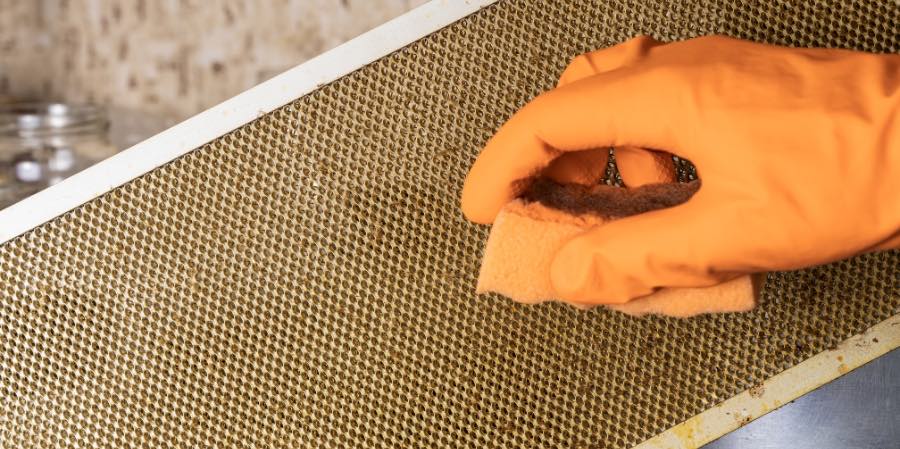 Cleaning grease filter with sponge