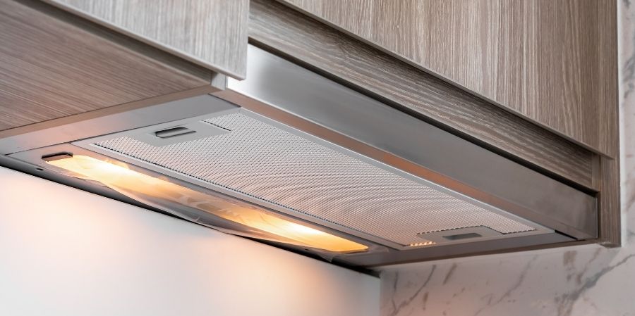 Beispiel für eine Dunstabzugshaube mit metallischen Fettfiltern