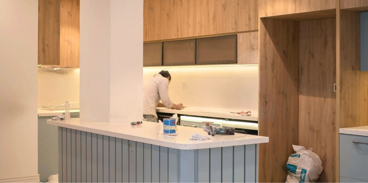 Montaggio di una cucina nuova e cappa presa con bonus mobili
