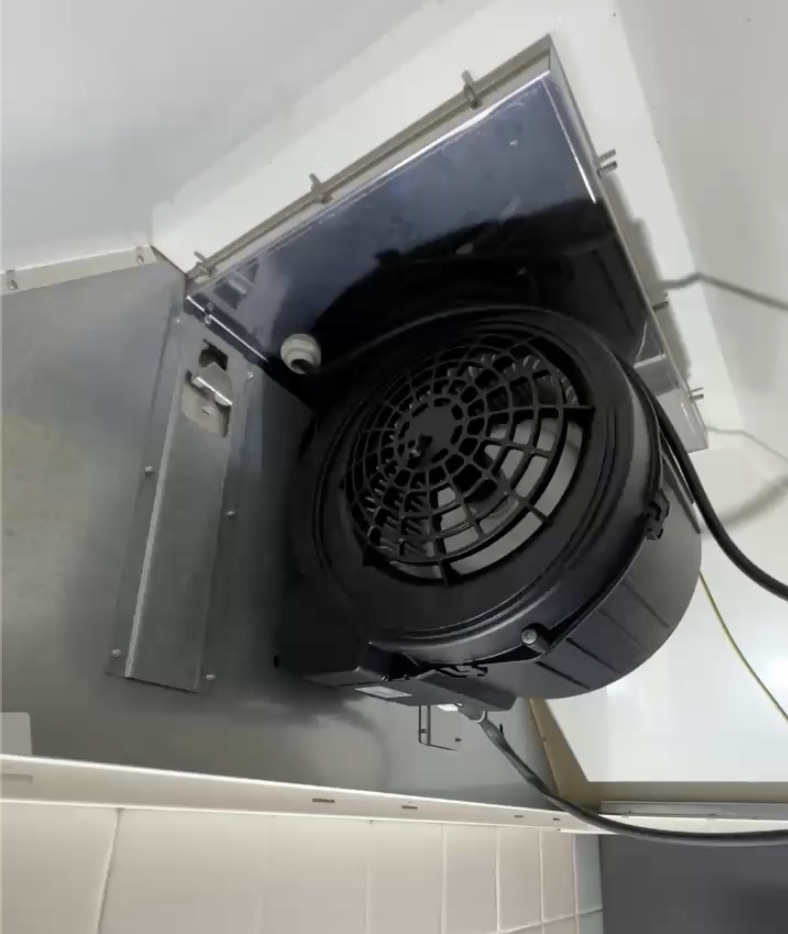 Esempio di un motore installato in una cappa da cucina