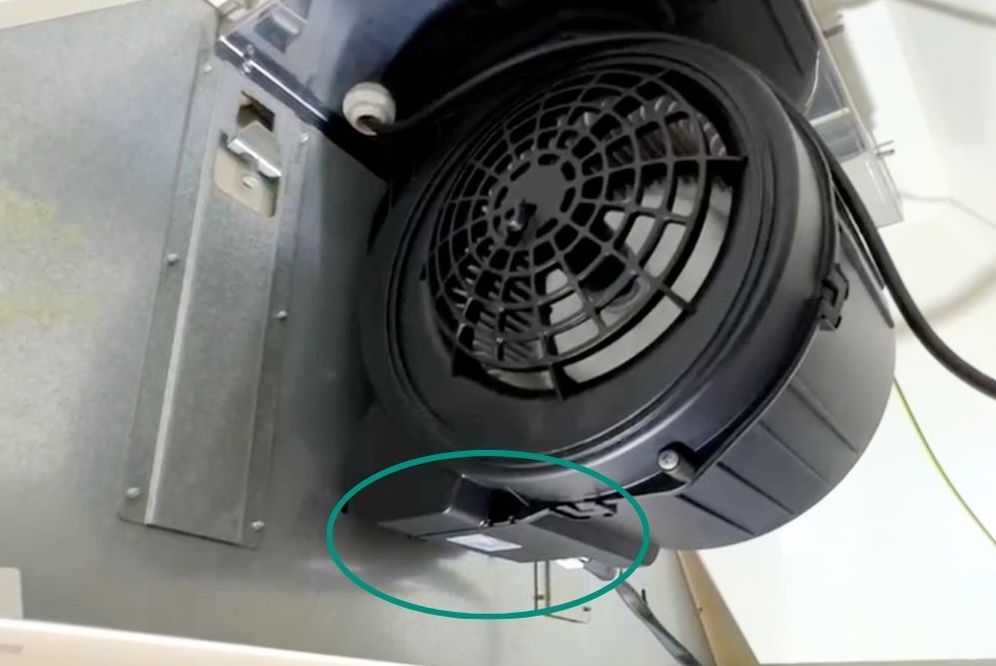 Indicative position of the capacitor in a kitchen hood