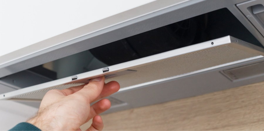 Guida per smontare il motore della cappa da cucina