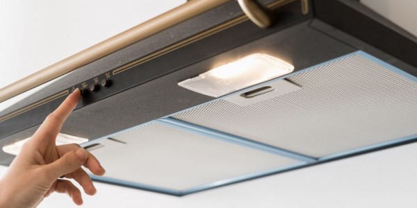 Halogenlampe oder LED für die Dunstabzugshaube? So wählen Sie die richtige Beleuchtung aus